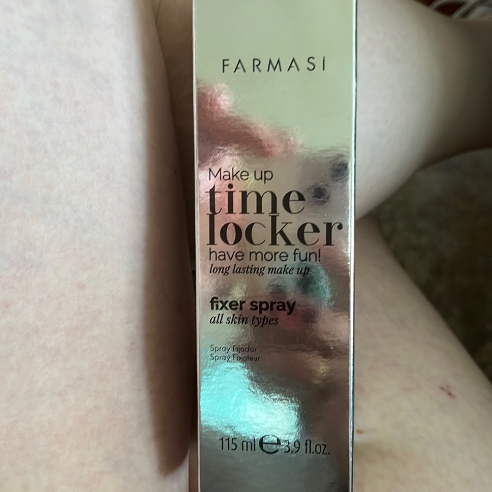 Farmasi time locker setting spray